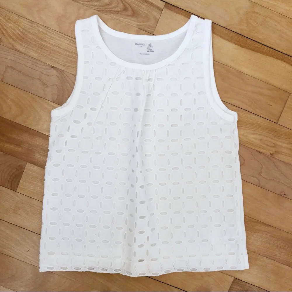 NWOT Gap Kids Eyelet Tank - S